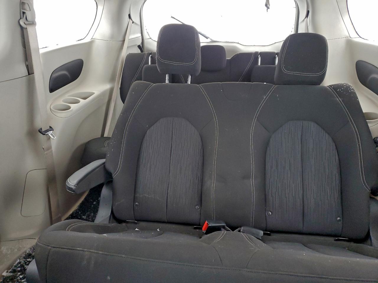 2020 CHRYSLER VOYAGER L photo 10