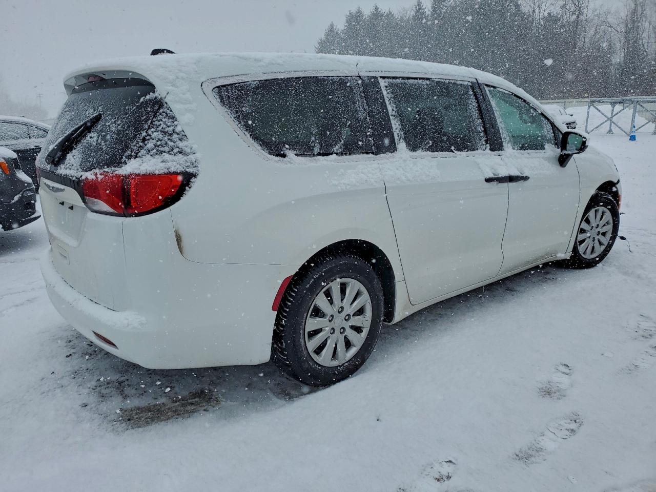 2020 CHRYSLER VOYAGER L photo 3