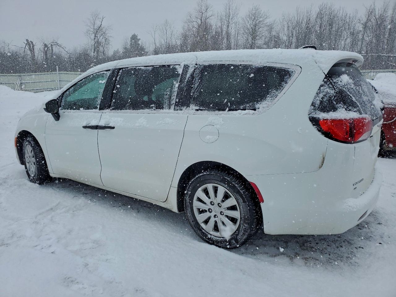 2020 CHRYSLER VOYAGER L photo 2