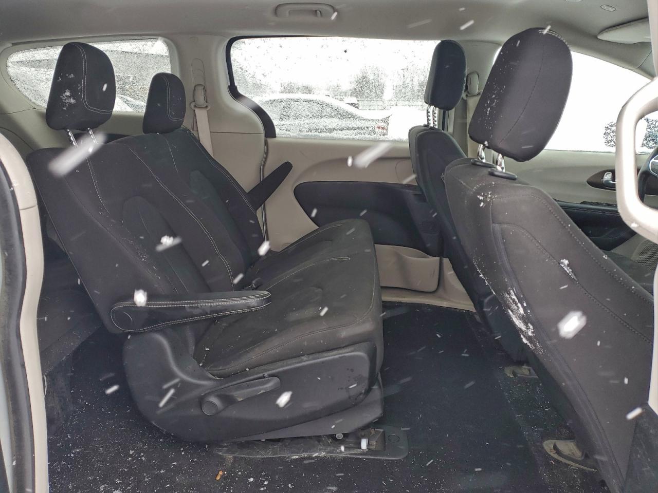2020 CHRYSLER VOYAGER L photo 11