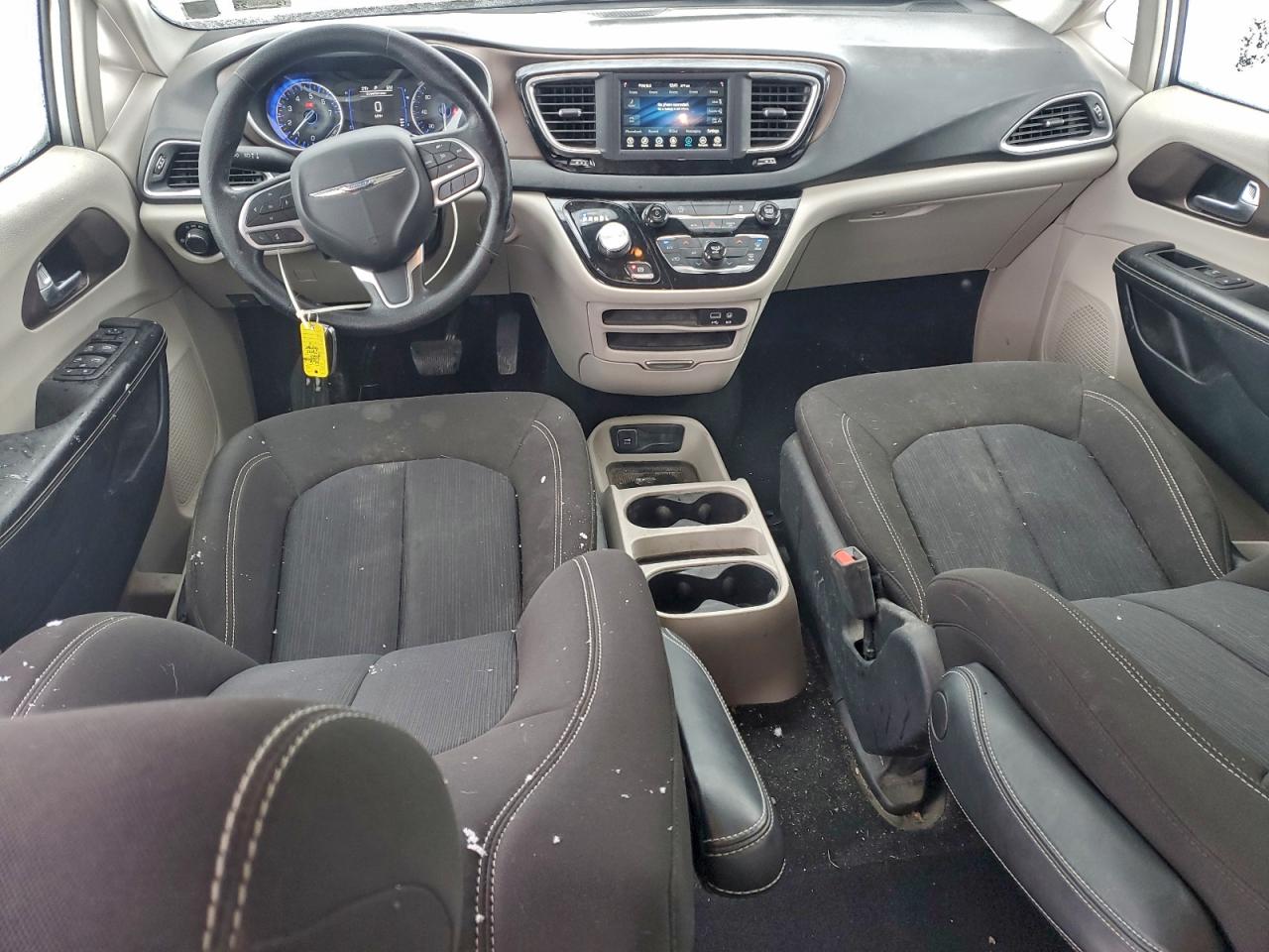 2020 CHRYSLER VOYAGER L photo 8