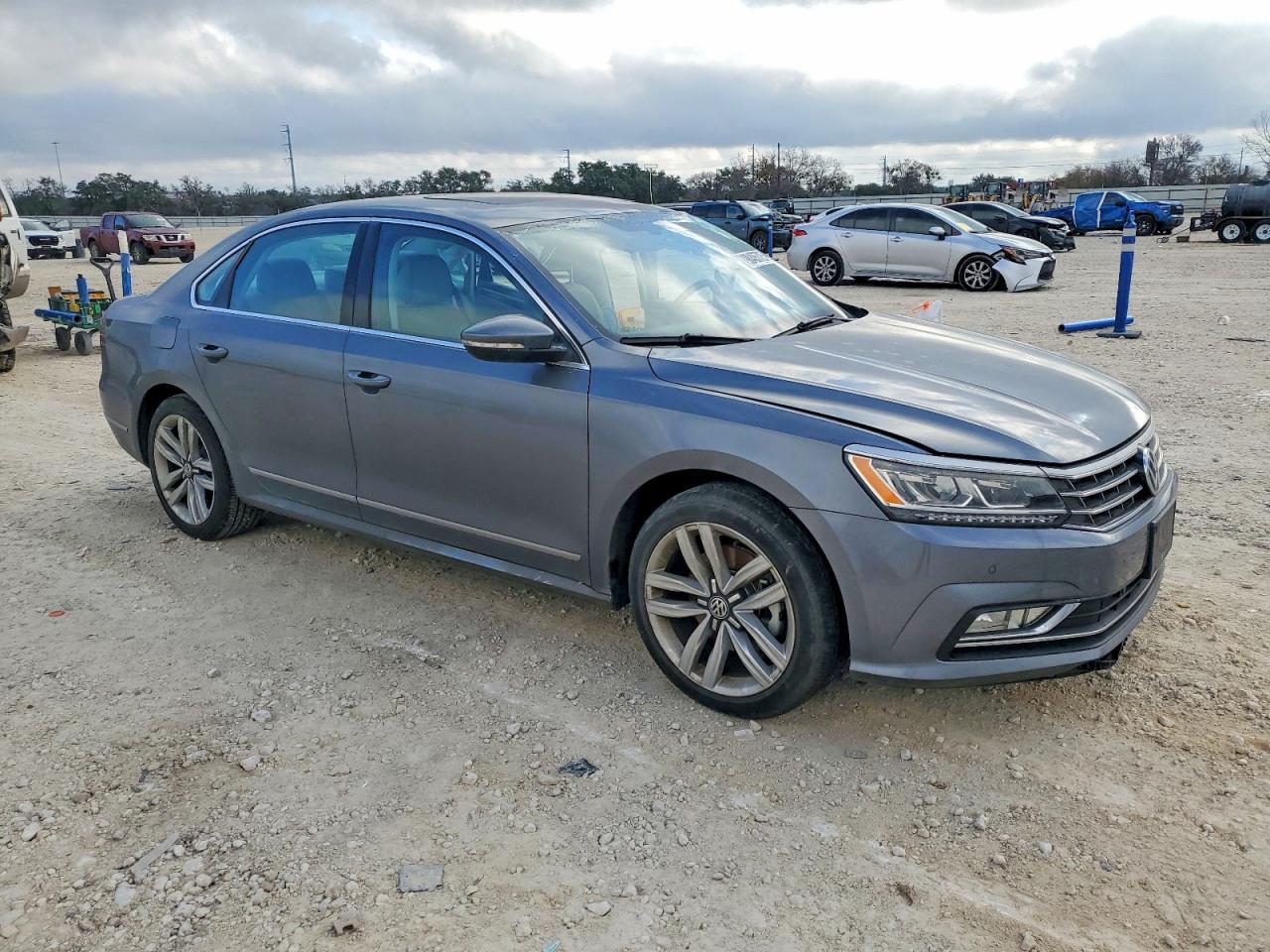 2017 VOLKSWAGEN PASSAT SE photo 4