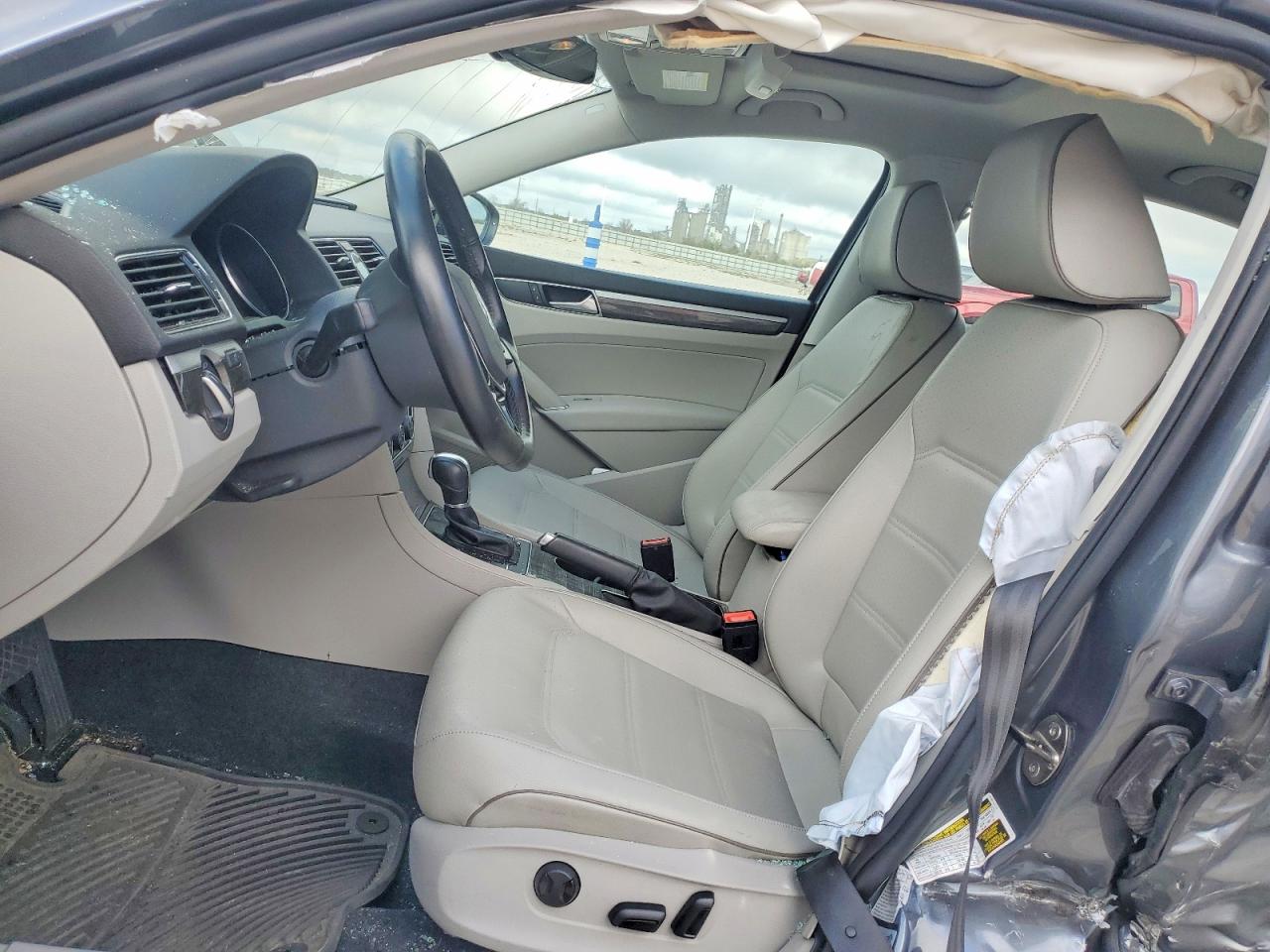2017 VOLKSWAGEN PASSAT SE photo 7