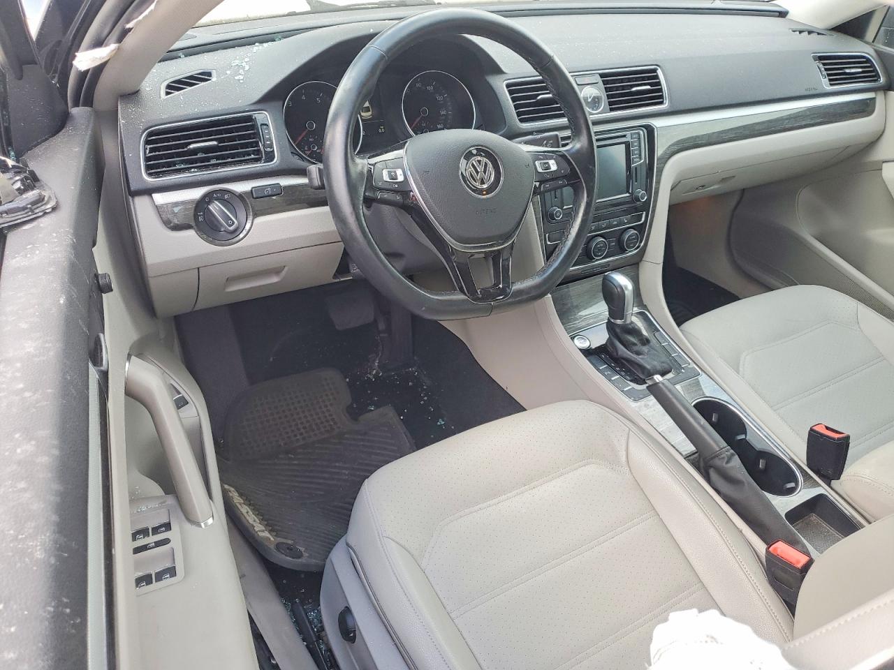 2017 VOLKSWAGEN PASSAT SE photo 8