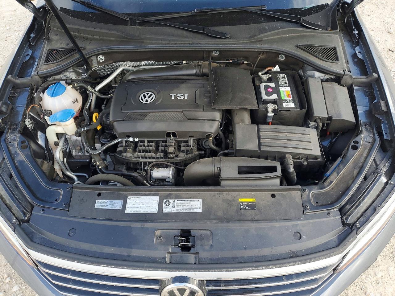 2017 VOLKSWAGEN PASSAT SE photo 11