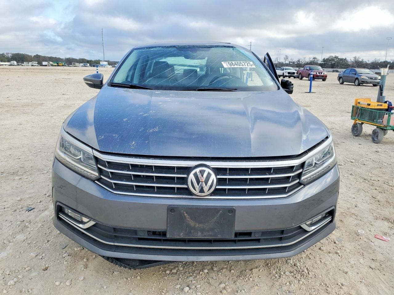 2017 VOLKSWAGEN PASSAT SE photo 5