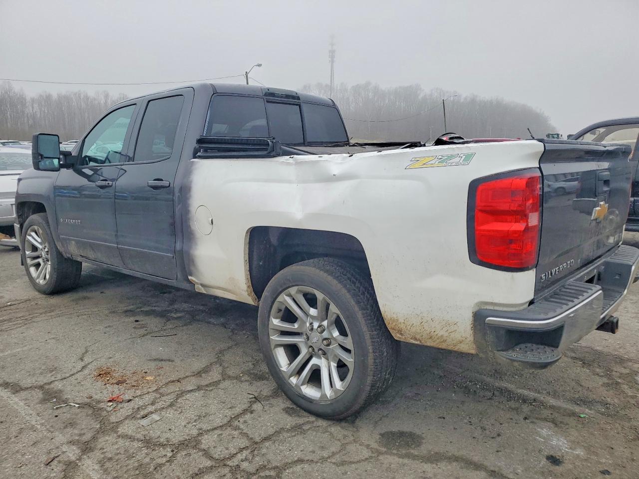 2015 CHEVROLET SILVERADO K1500 LT photo 2