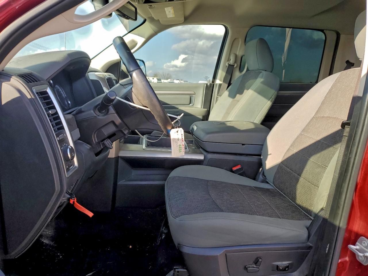 2015 RAM 1500 SLT photo 13