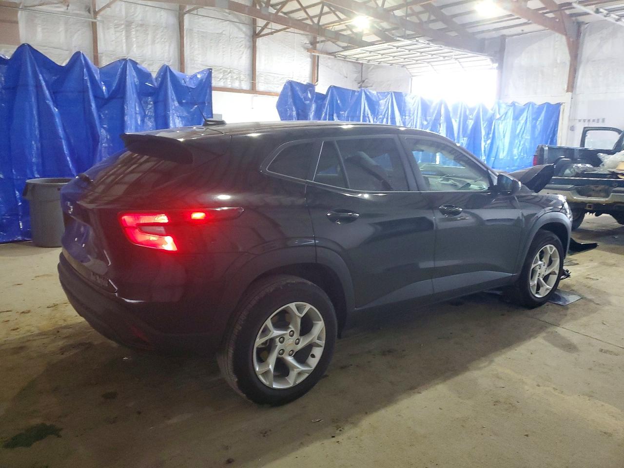 2025 CHEVROLET TRAX LS photo 3