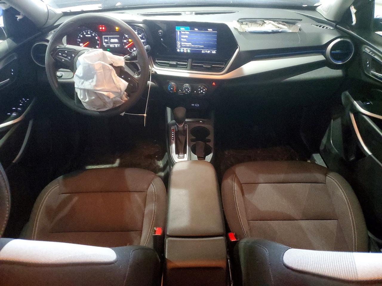 2025 CHEVROLET TRAX LS photo 8