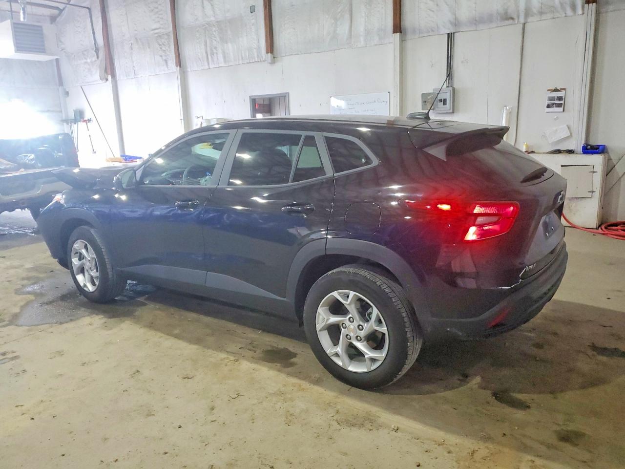 2025 CHEVROLET TRAX LS photo 2