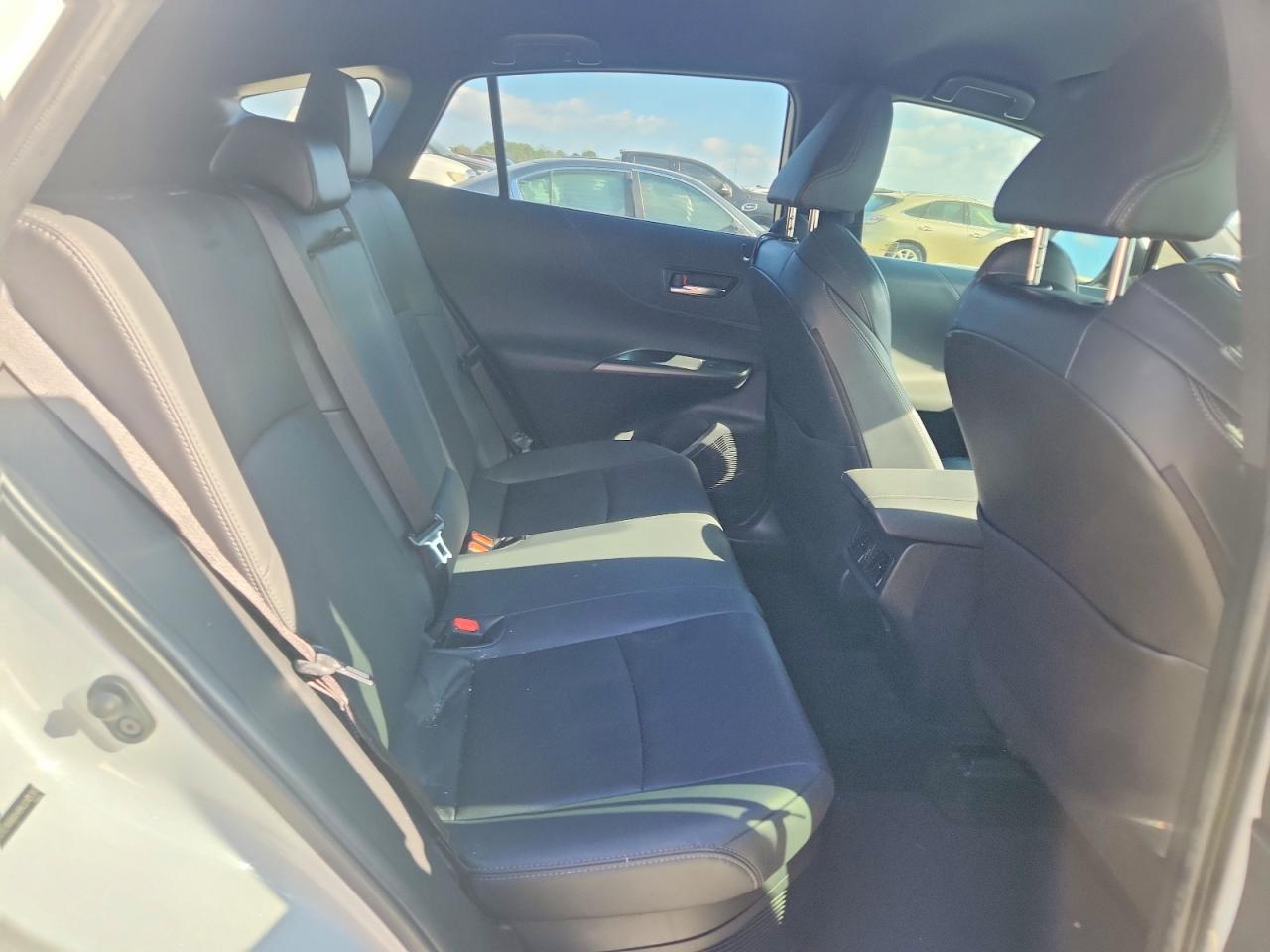 2021 TOYOTA VENZA LE photo 31