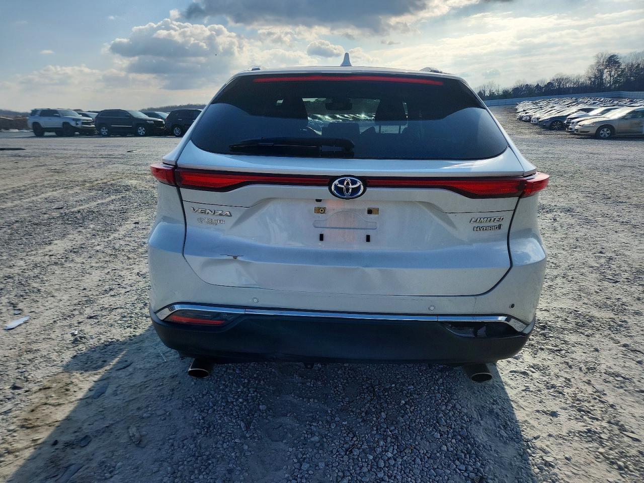 2021 TOYOTA VENZA LE photo 16