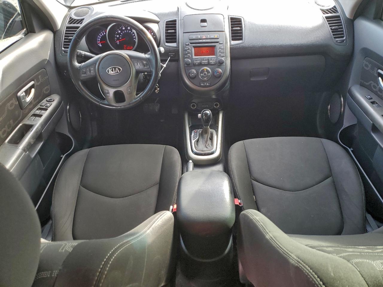 2013 KIA SOUL + photo 15