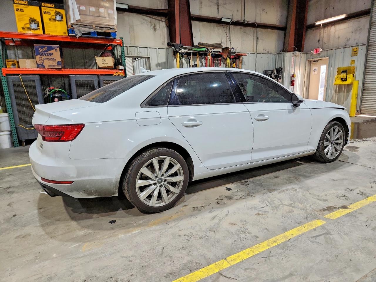 2017 AUDI A4 PREMIUM photo 3