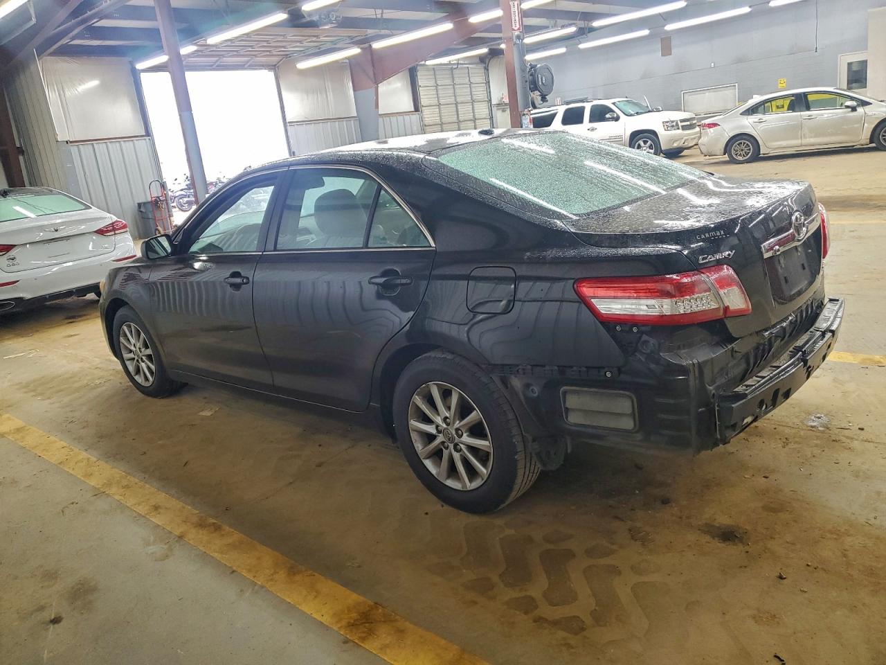 2011 TOYOTA CAMRY BASE photo 2