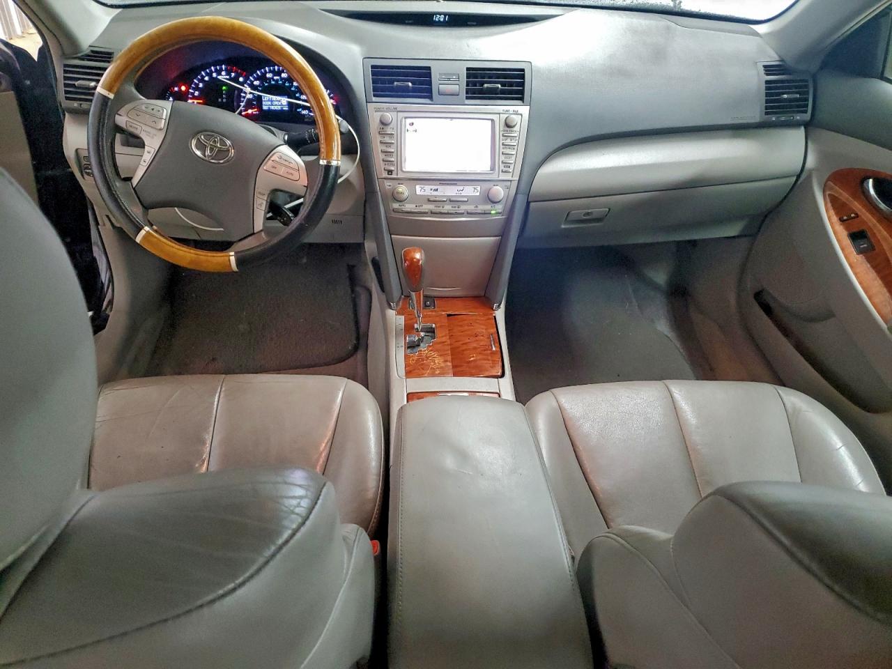 2011 TOYOTA CAMRY BASE photo 8