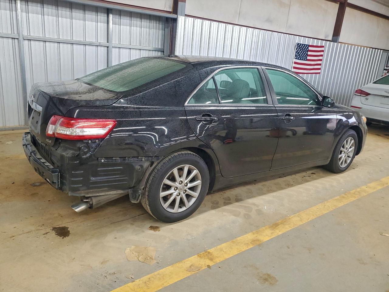 2011 TOYOTA CAMRY BASE photo 3