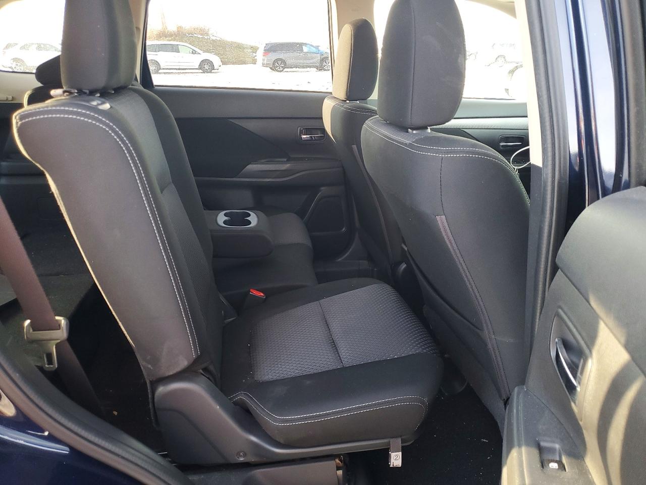 2018 MITSUBISHI OUTLANDER SE photo 11