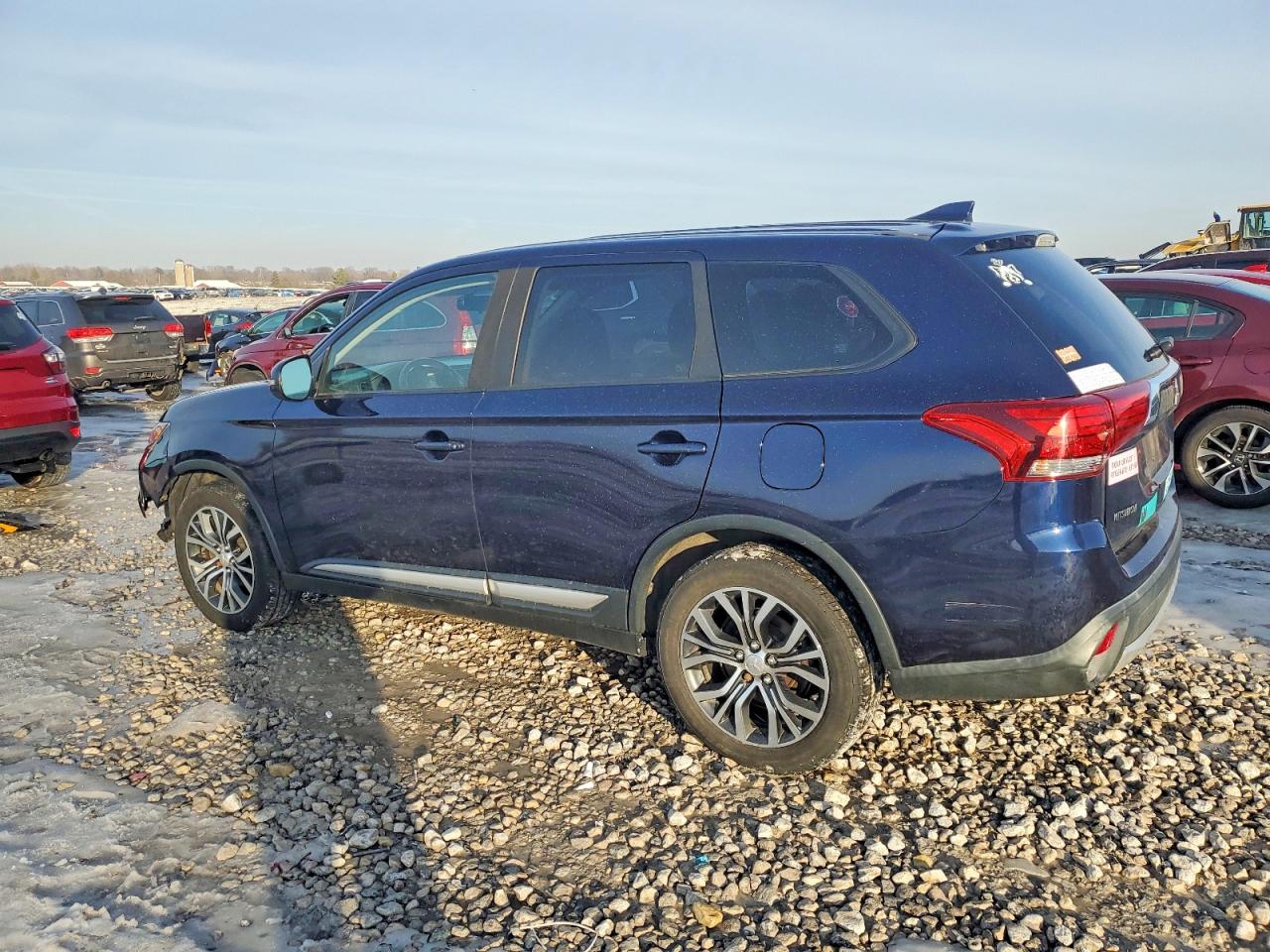 2018 MITSUBISHI OUTLANDER SE photo 2