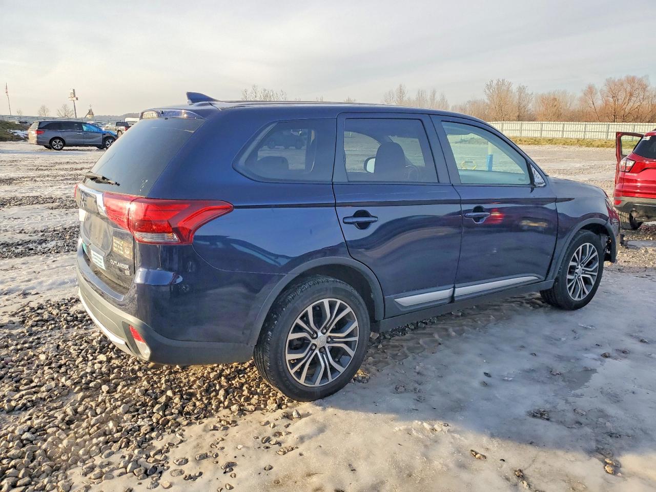 2018 MITSUBISHI OUTLANDER SE photo 3