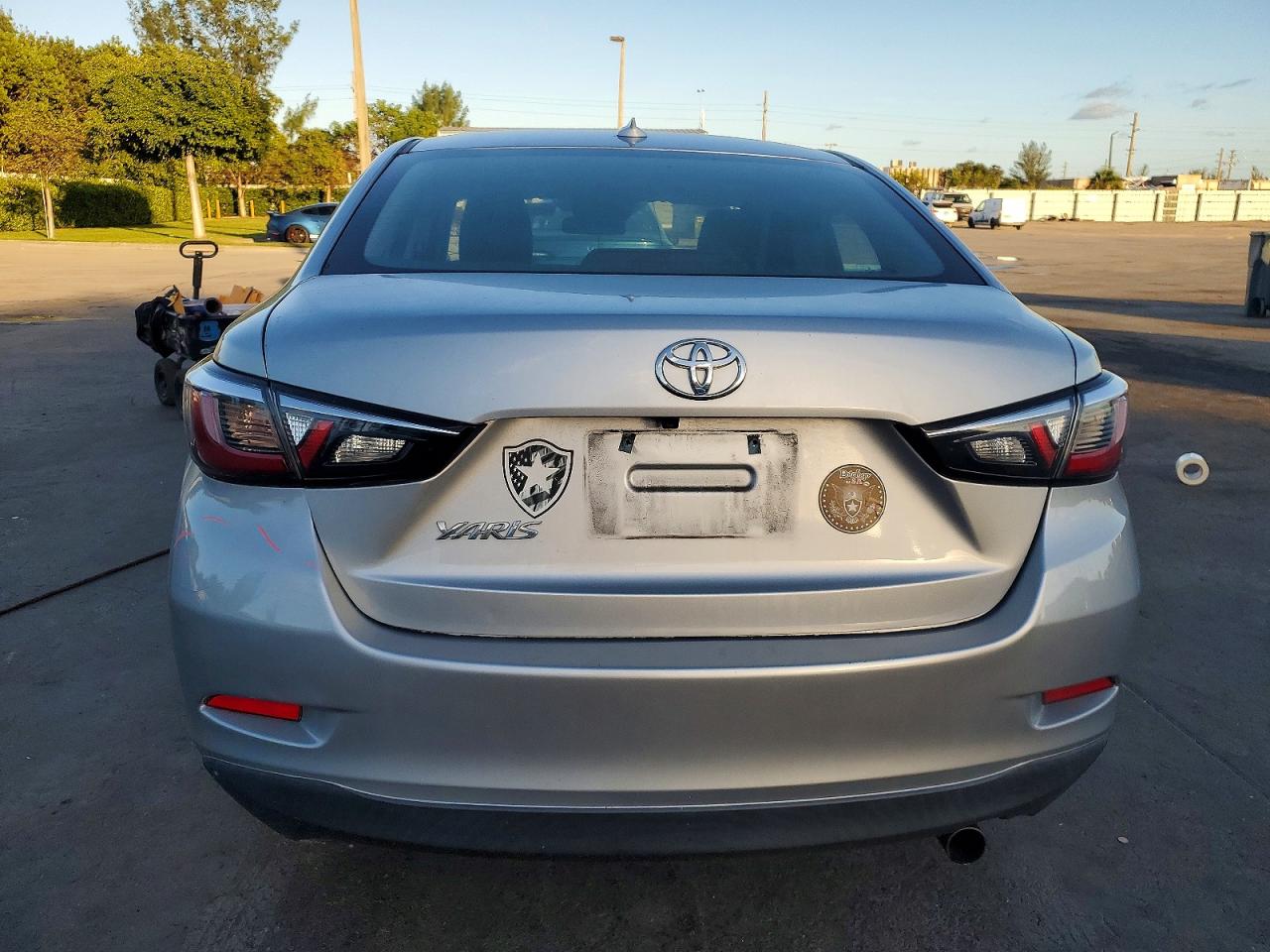 2019 TOYOTA YARIS L photo 6