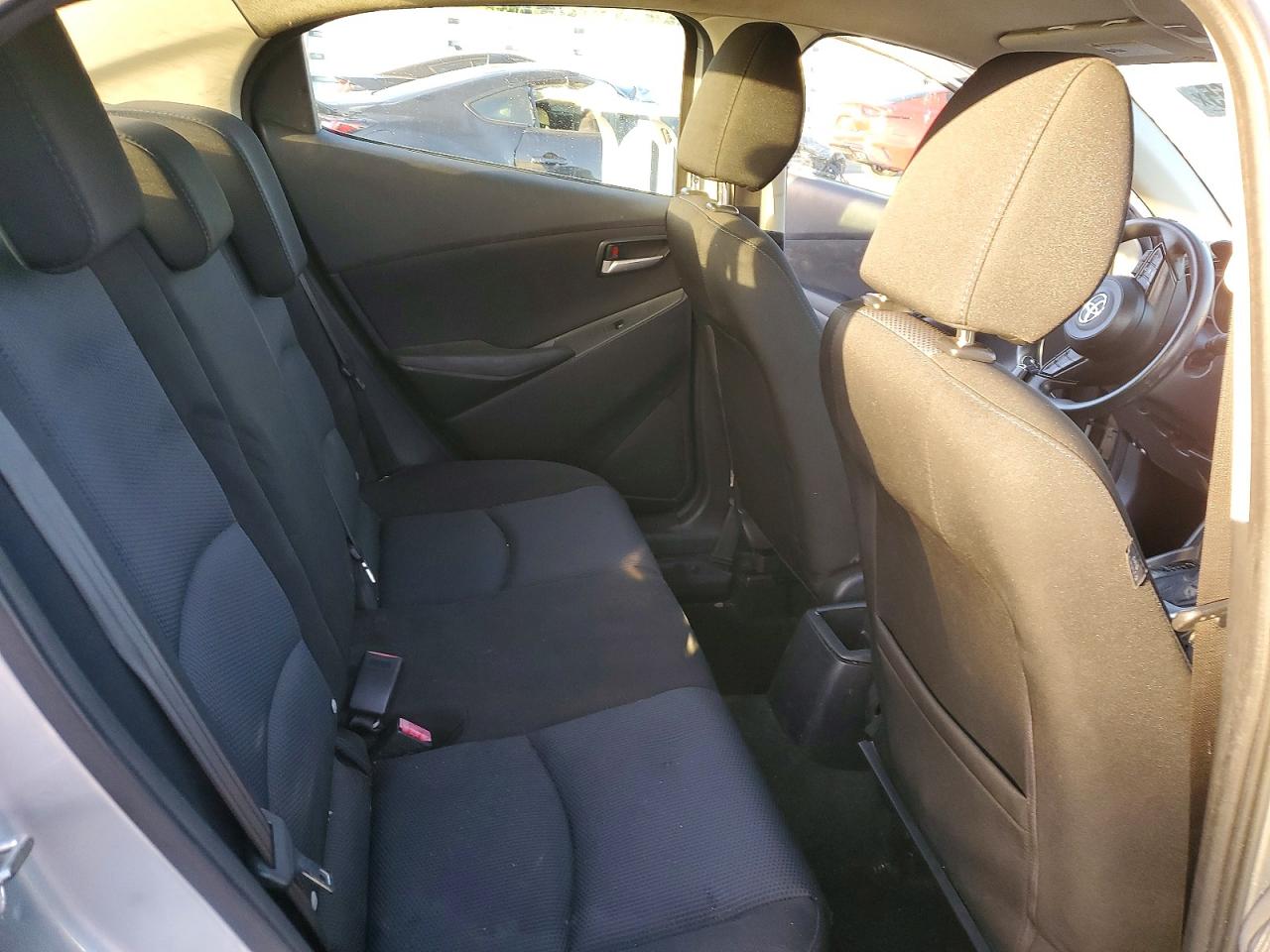 2019 TOYOTA YARIS L photo 10