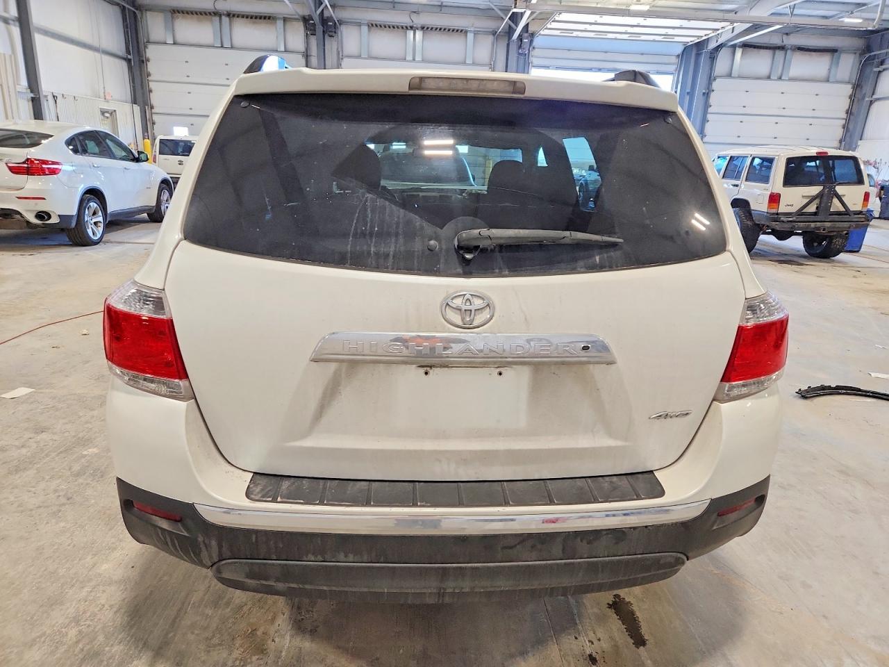 2013 TOYOTA HIGHLANDER BASE photo 6
