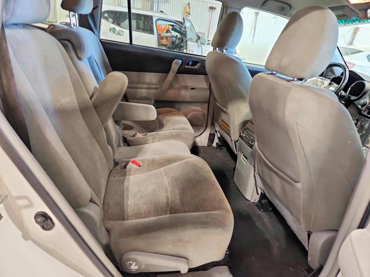 2013 TOYOTA HIGHLANDER BASE photo 11