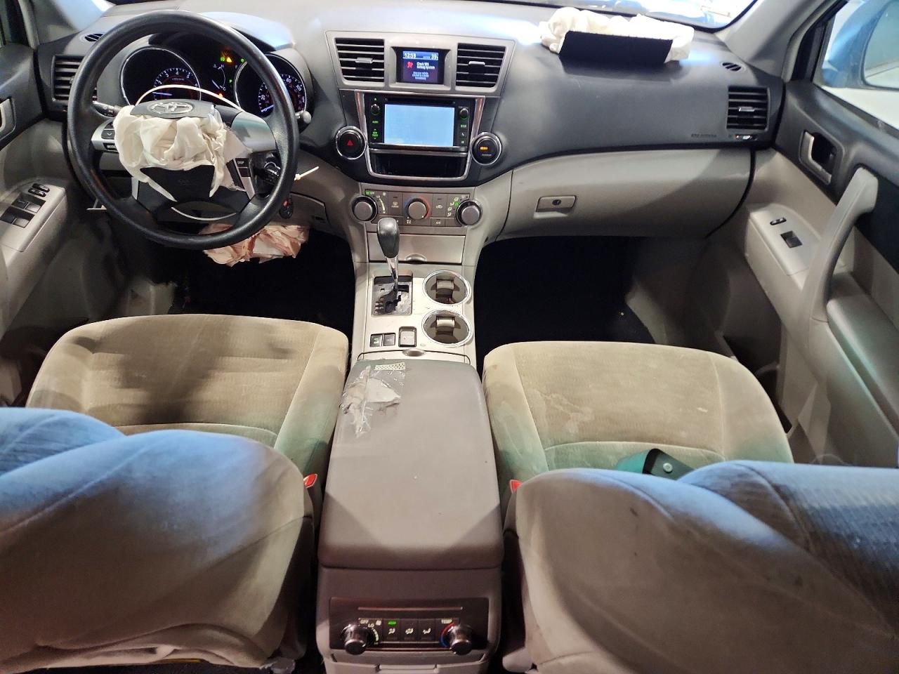 2013 TOYOTA HIGHLANDER BASE photo 8