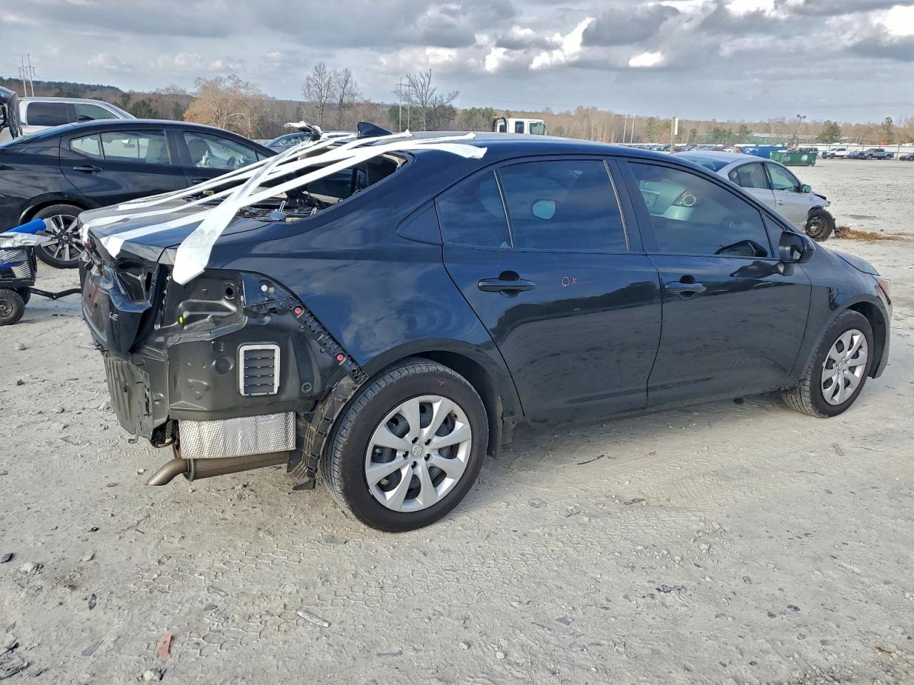 2022 TOYOTA COROLLA LE photo 3
