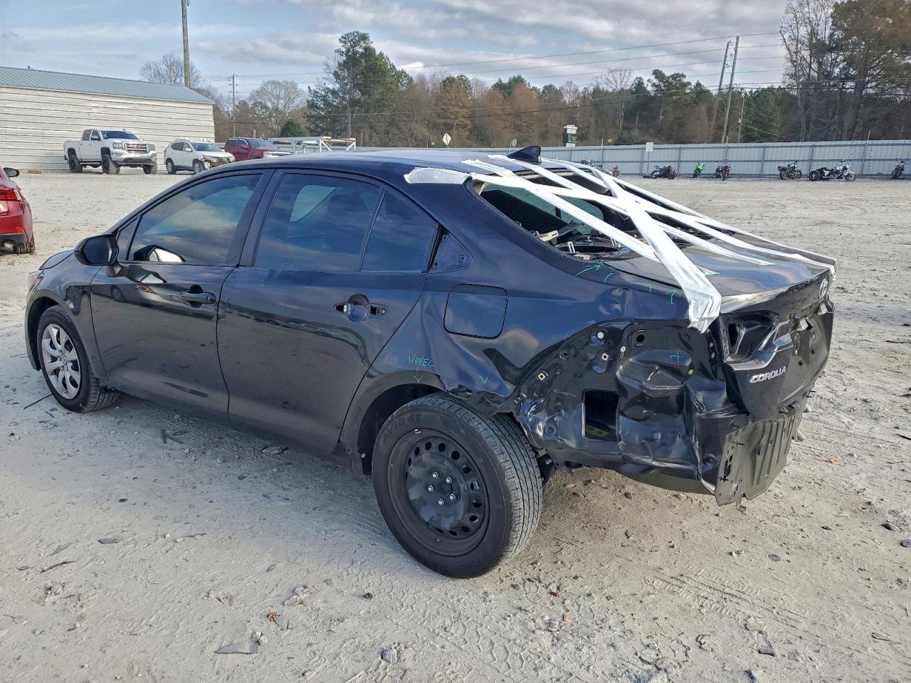 2022 TOYOTA COROLLA LE photo 2