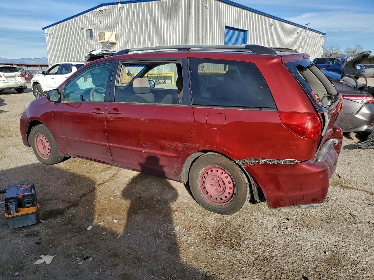 2007 TOYOTA SIENNA photo 2