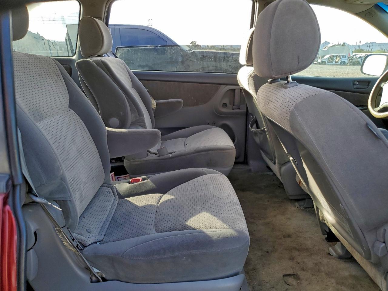 2007 TOYOTA SIENNA photo 11