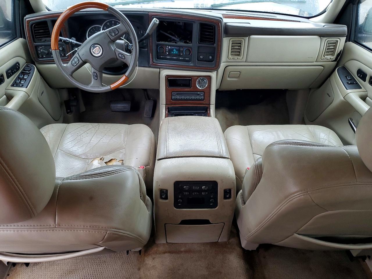 2004 CADILLAC ESCALADE LUXURY photo 8