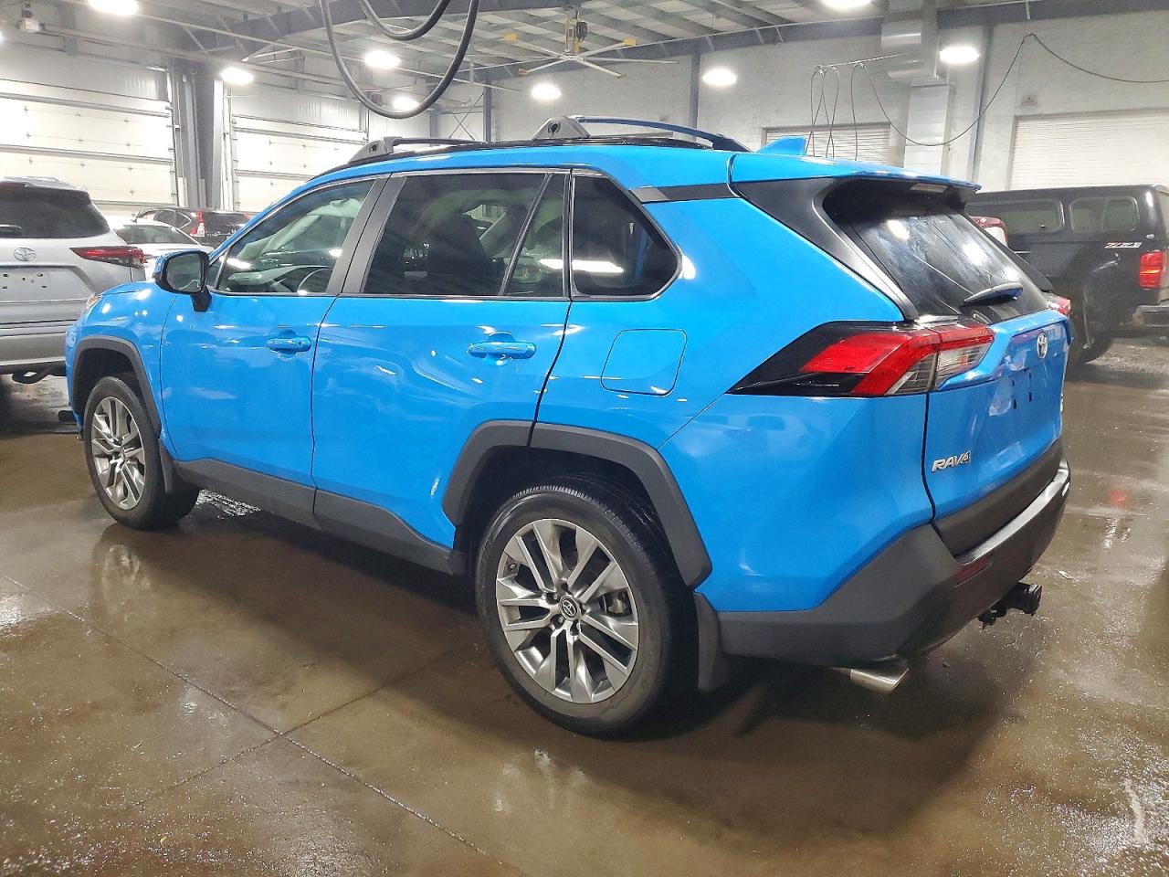2019 TOYOTA RAV4 XLE PREMIUM photo 2