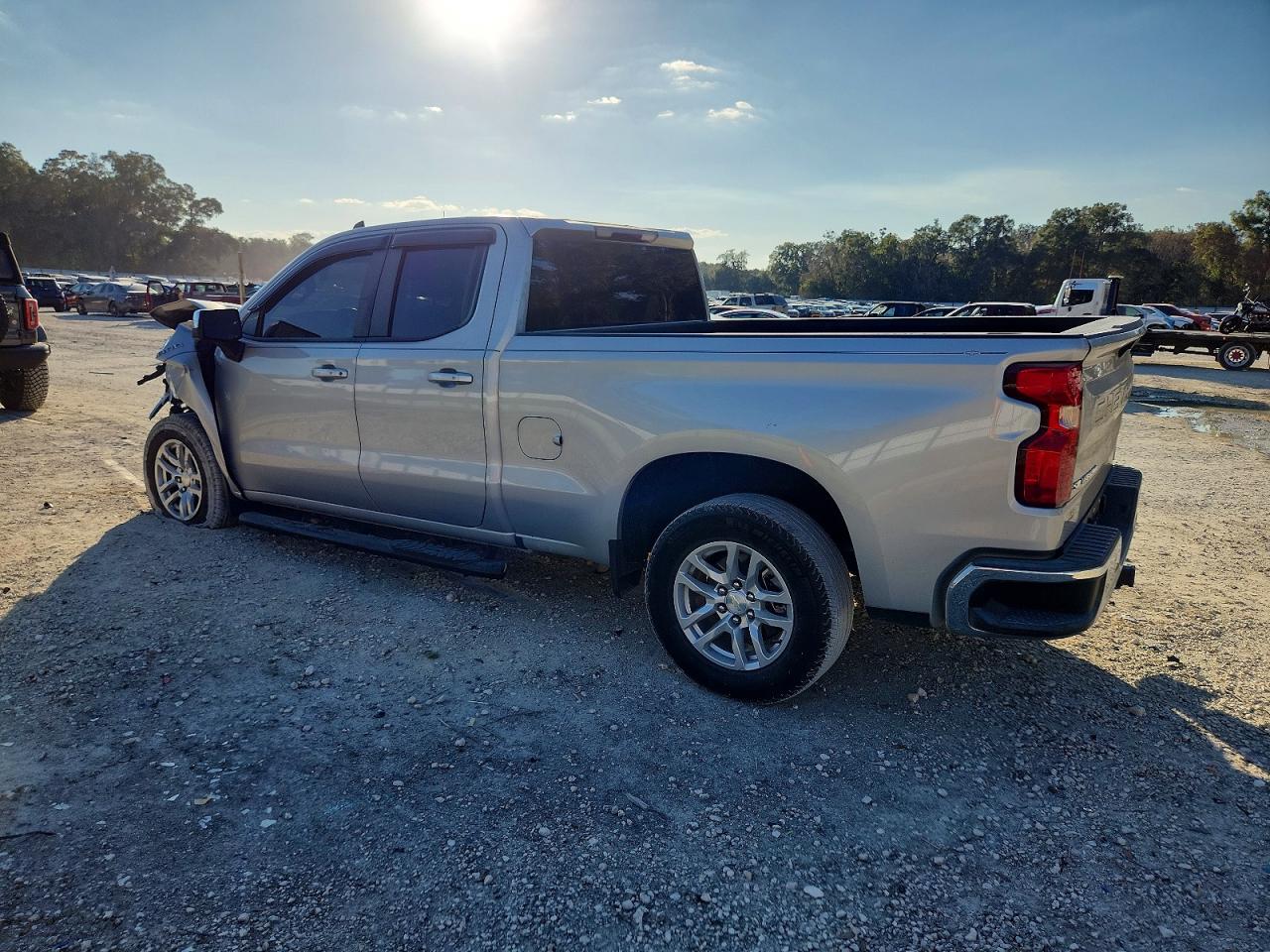 2019 CHEVROLET SILVERADO C1500 LT photo 2