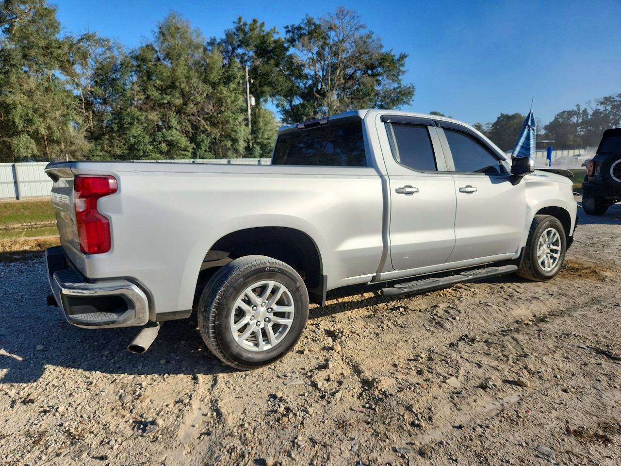 2019 CHEVROLET SILVERADO C1500 LT photo 3