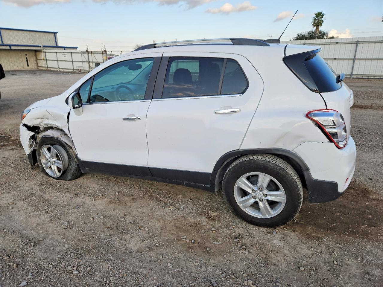 2020 CHEVROLET TRAX 1LT photo 2