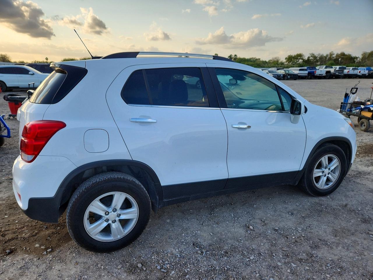 2020 CHEVROLET TRAX 1LT photo 3