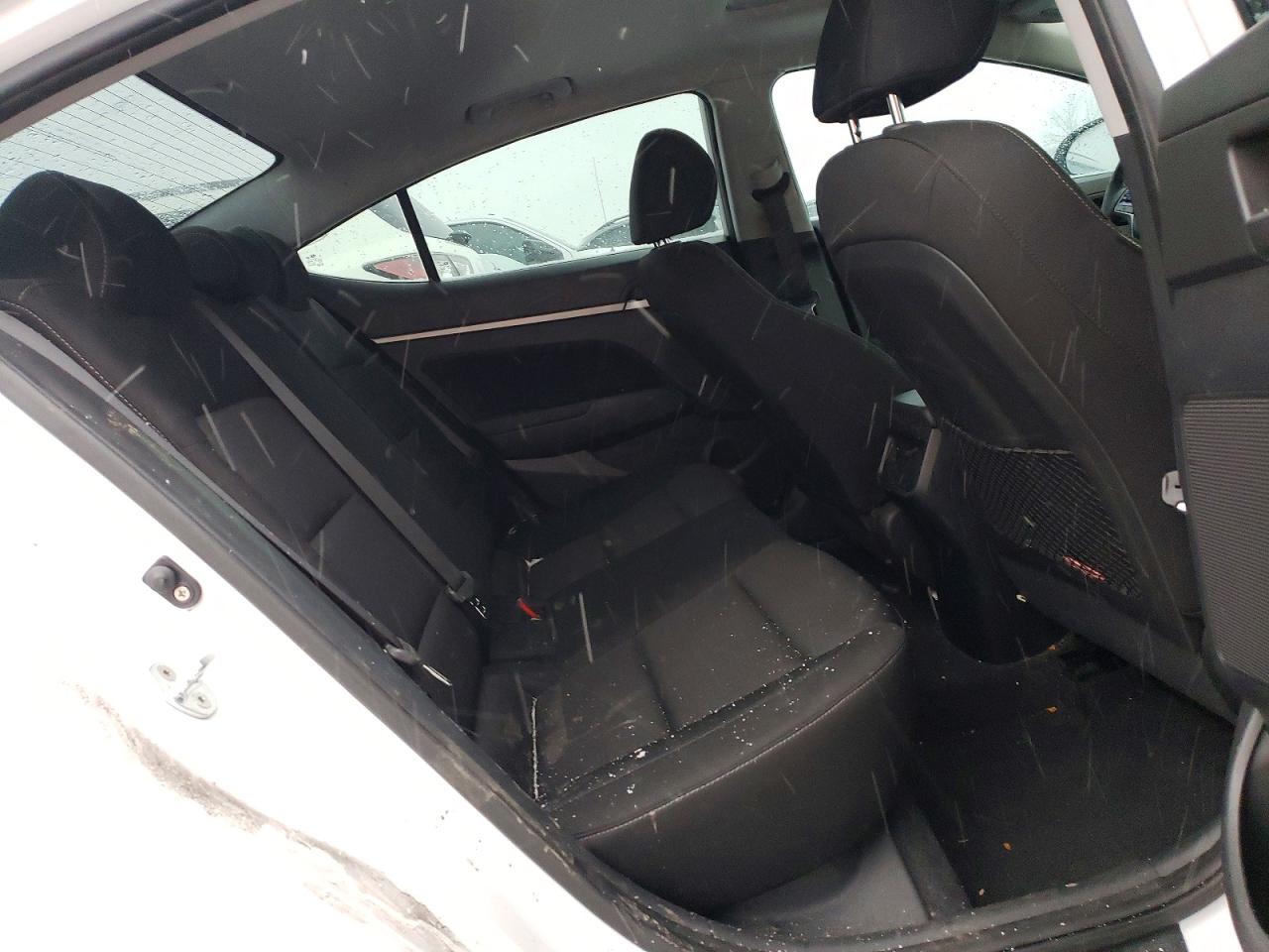 2018 HYUNDAI ELANTRA SEL photo 10