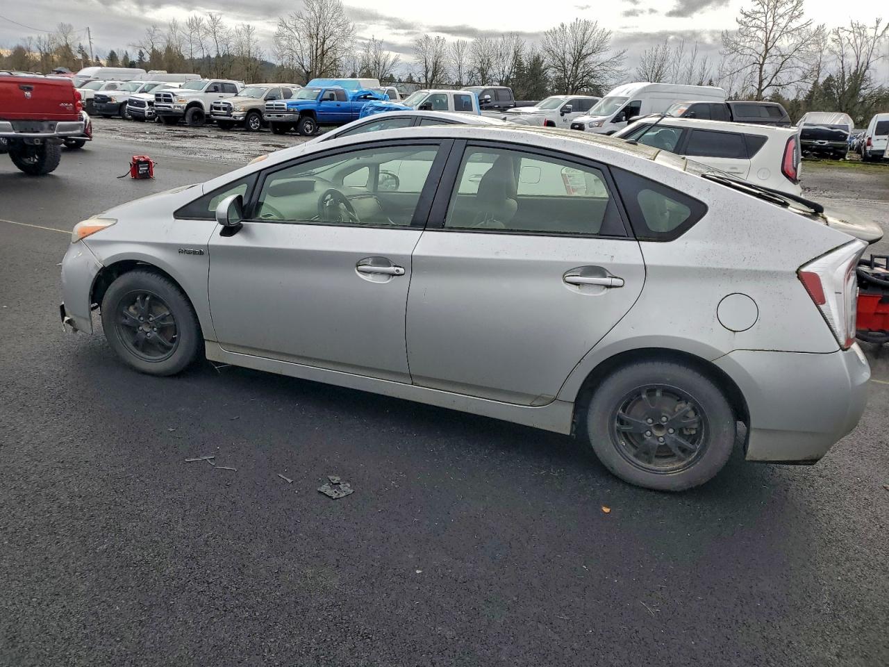2013 TOYOTA PRIUS photo 2