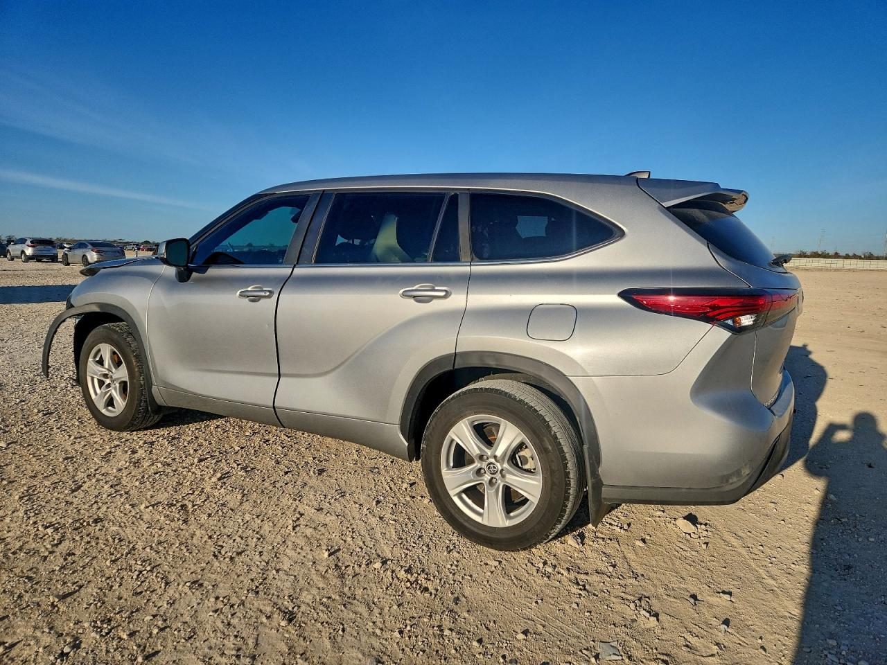 2023 TOYOTA HIGHLANDER L photo 2