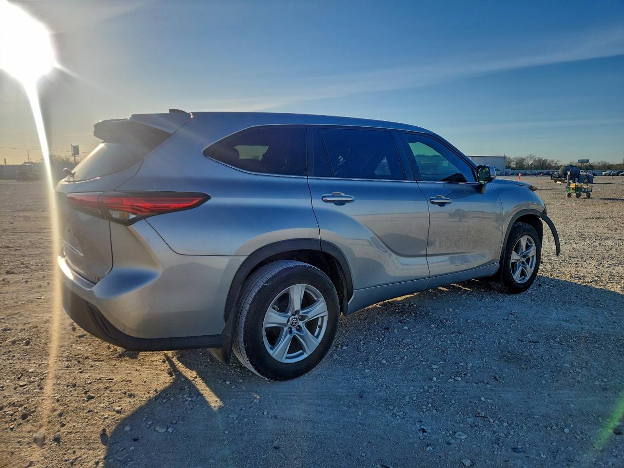 2023 TOYOTA HIGHLANDER L photo 3