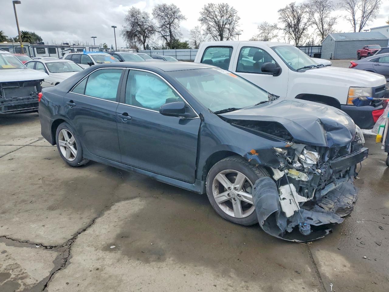 2014 TOYOTA CAMRY L photo 4