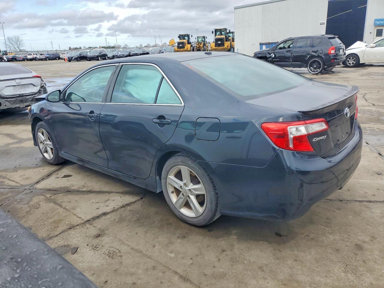 2014 TOYOTA CAMRY L photo 2