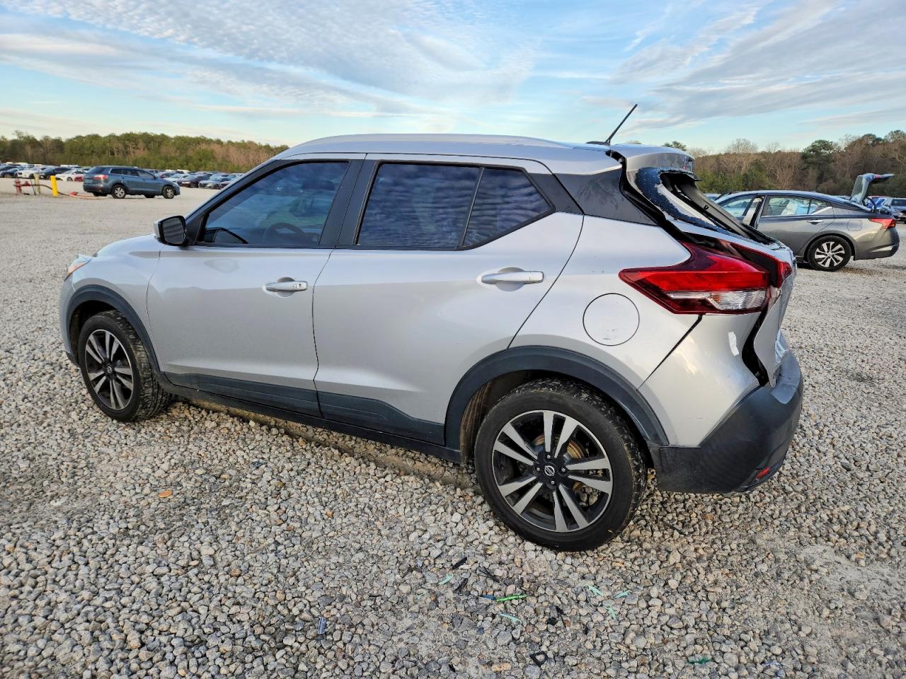 2019 NISSAN KICKS S photo 2