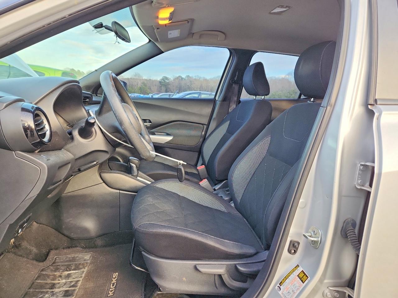 2019 NISSAN KICKS S photo 7