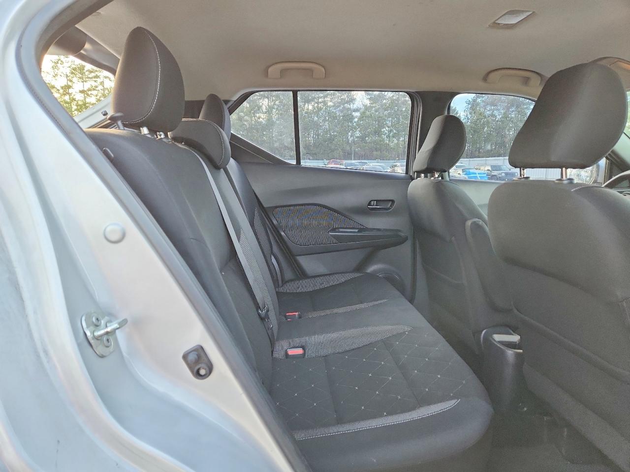 2019 NISSAN KICKS S photo 10