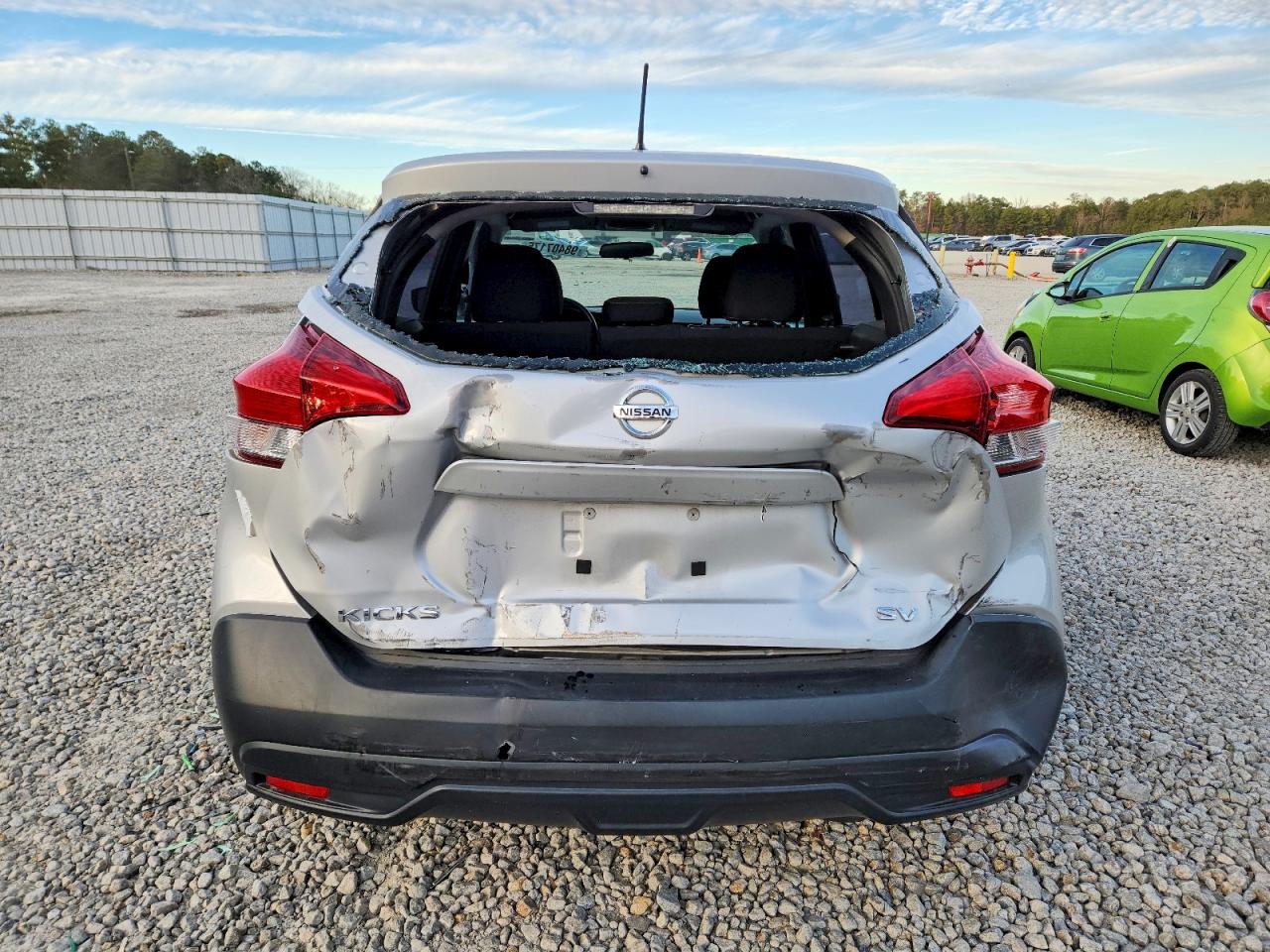 2019 NISSAN KICKS S photo 6
